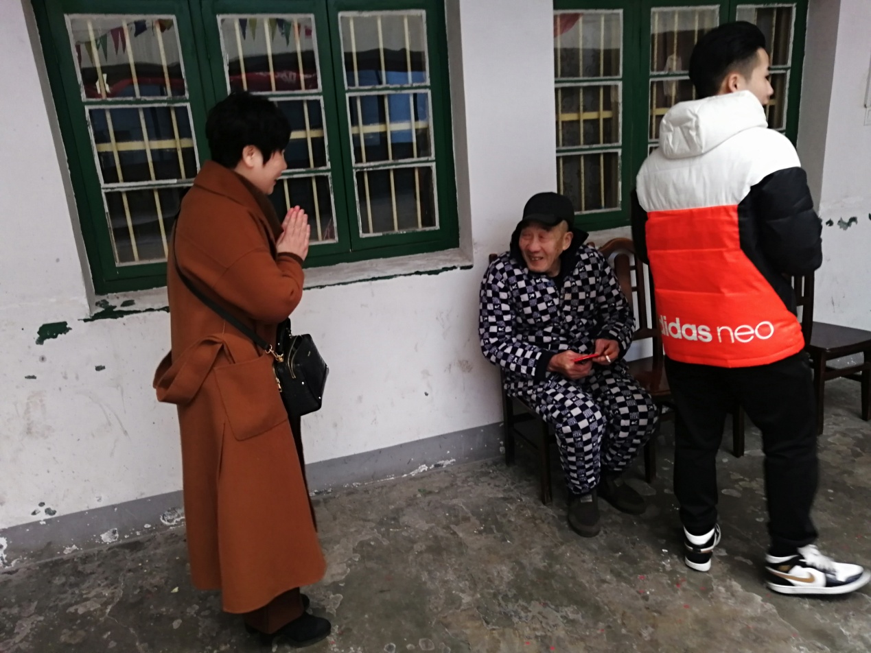 温情满除夕，爱心暖人心